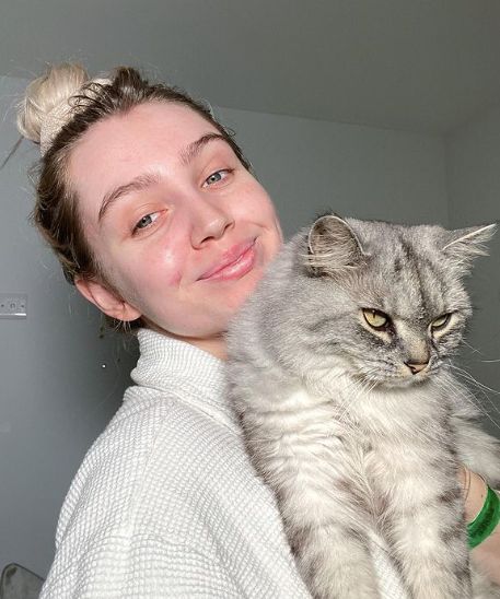 Elizabeth Turner with Cat